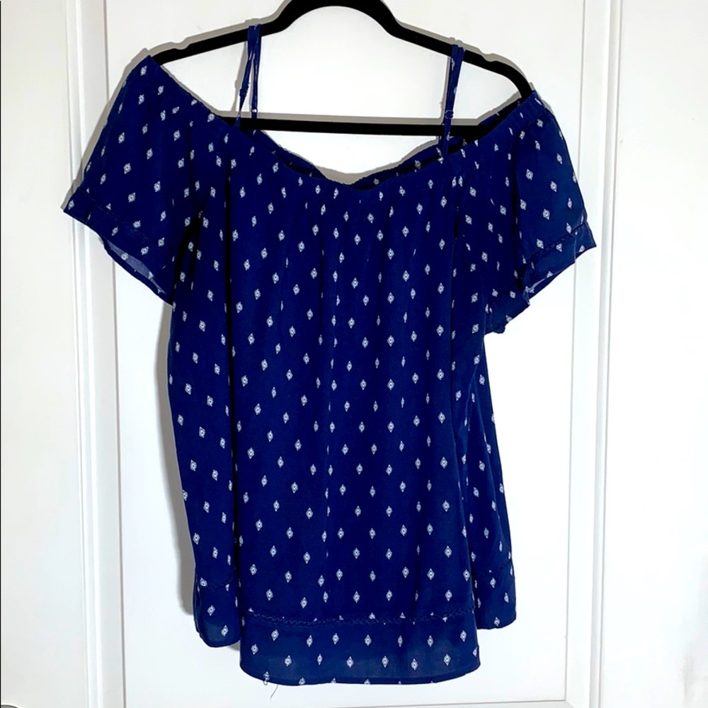 Old Navy blue and white print shirt. Size XL